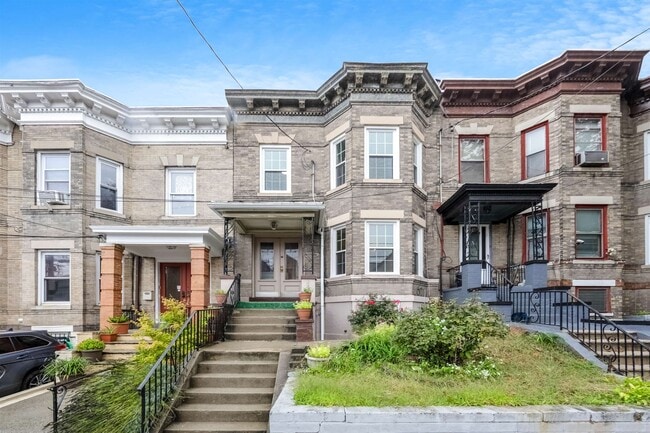 Building Photo - 120 BEACH St Unit 1