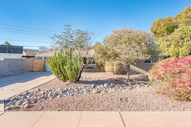 Photo - Fully Furnished 3/2 SFH in Central Phoenix