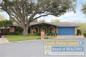 Building Photo - 505 W Esperanza Ave