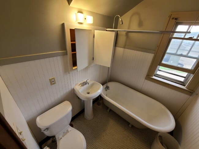 Photo - 1100 Butterworth St SW Unidad 2