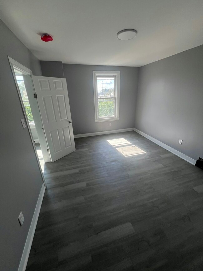 Photo - 346 Ridgeway St