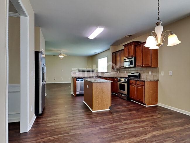 Photo - 850 Stonehaven Rd SW