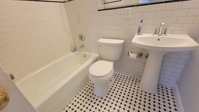 Photo - 1643 Cambridge St Unit 77