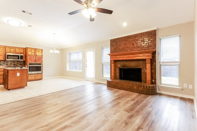 Photo - 1506 Chapman Dr