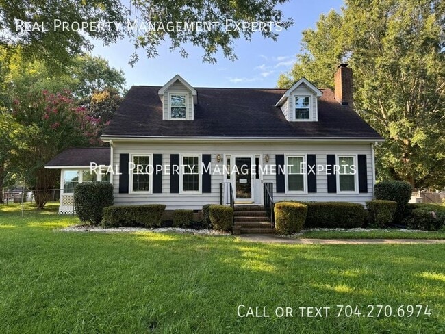 Building Photo - 6008 Mallard Dr