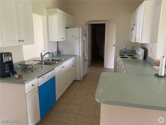 Building Photo - 4602 SW 6th Pl Rental