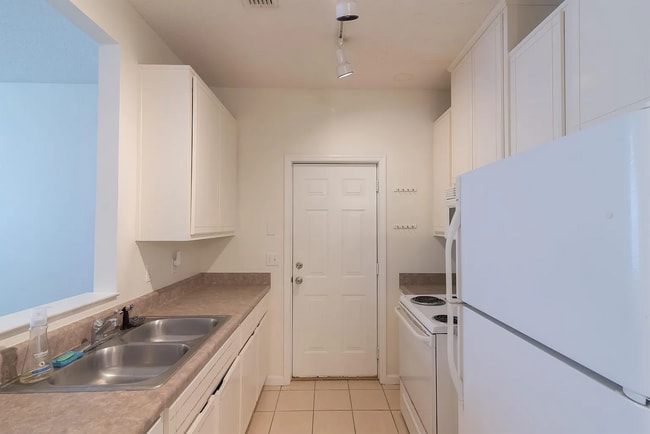 Photo - 3 Bed x 3 Bath with Garage!!!!
