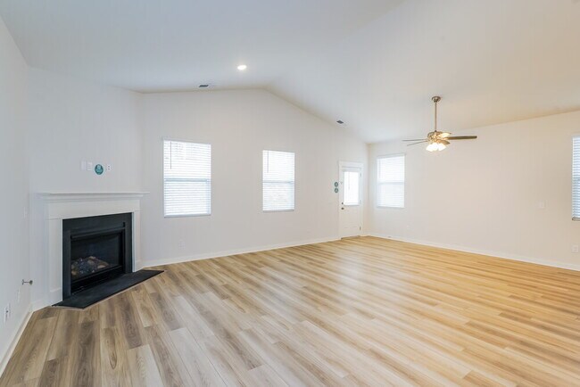 Photo - 599 Snapdragon Ln