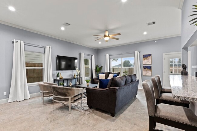 Building Photo - 2209 Silverbonnet St