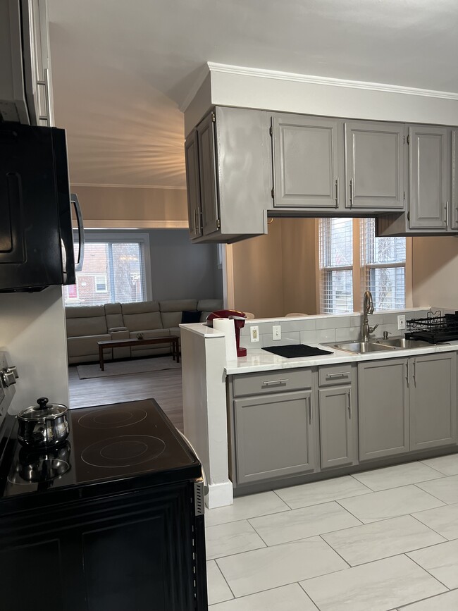 Photo - 2824 Parker St