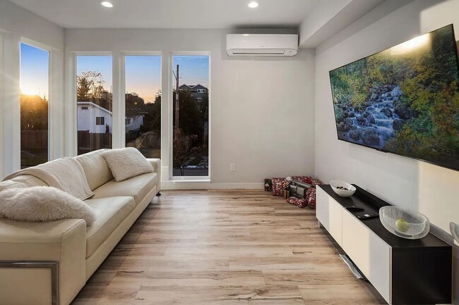 Photo - 3 Bed 2 Bathroom White Center Townhouse