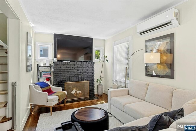 Photo - 332 Demarest Ave