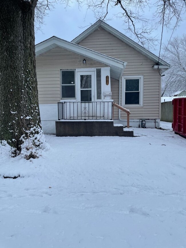 Building Photo - Fully Remodeled 2 Bedroom 1 Bath home