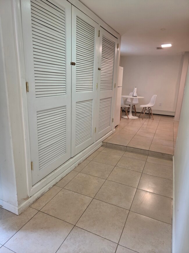 Photo - 456 Morse Ave Unidad G