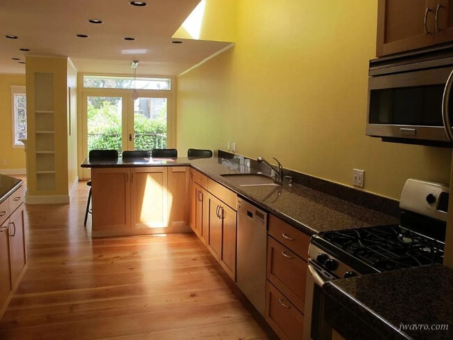 Photo - 631 Diamond St