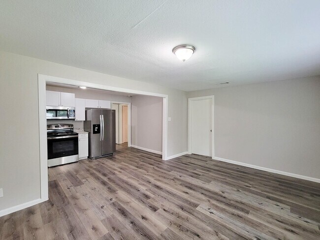 Building Photo - 5606 Willow Glen Dr