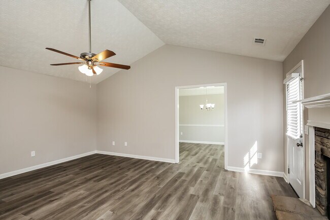 Photo - 3336 Bridle Brook Dr NE