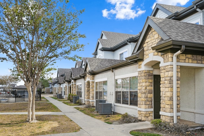 Champion Townhomes on the Green