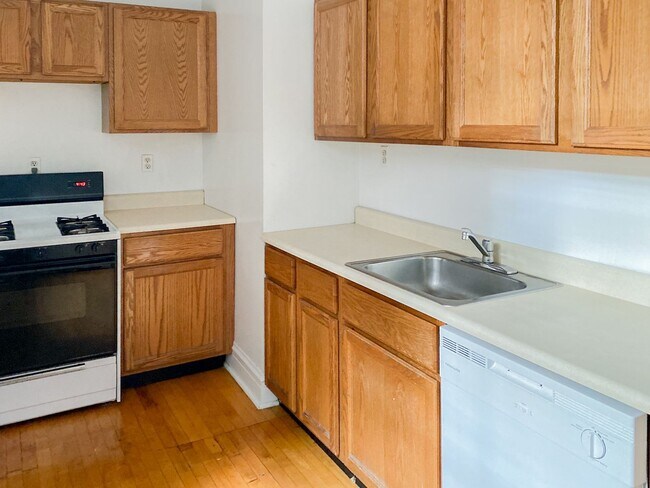 1448 W Cornelia Ave Unit 2F