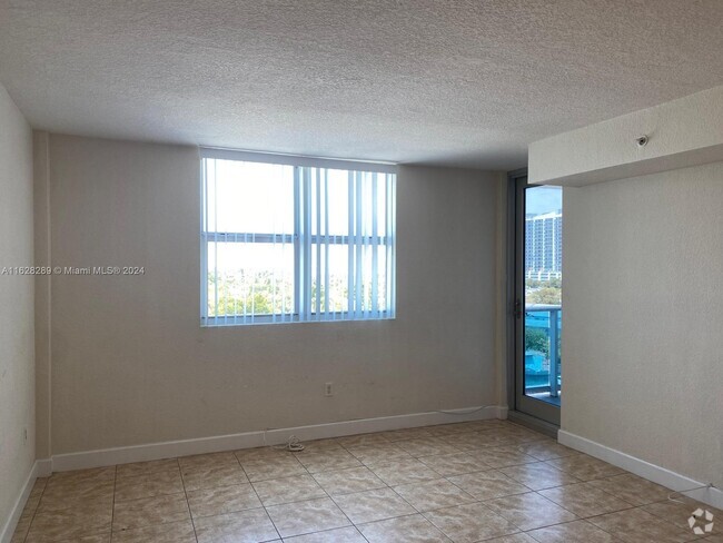 Building Photo - 7501 E Treasure Dr Unit 7N Rental