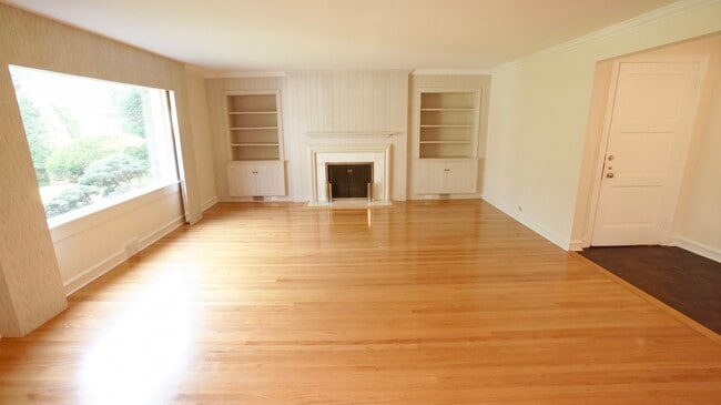 Photo - 460 Highcrest Dr