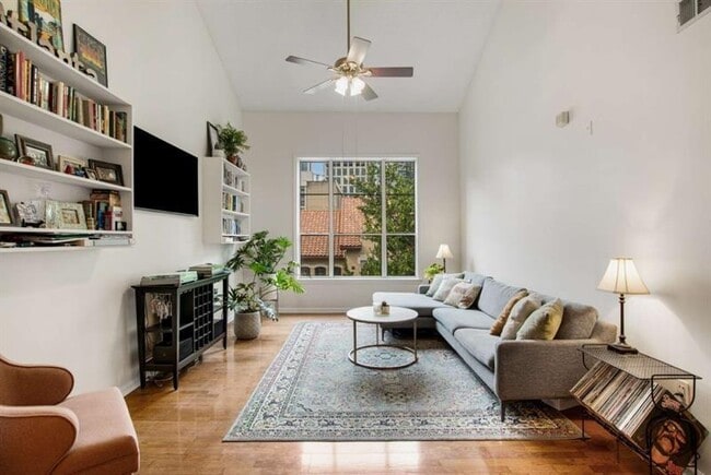 Building Photo - 955 Juniper St NE Unit 3327