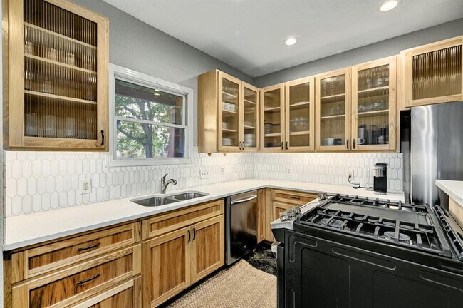 Photo - 2203 Lindell Ave