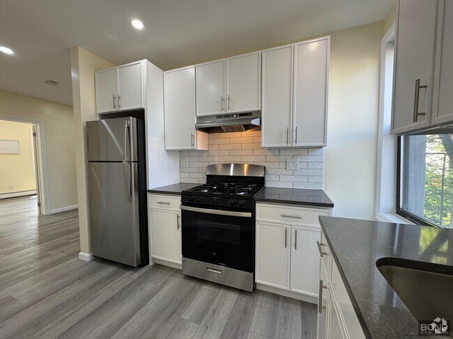 Building Photo - 261 Manhattan Ave Unit 2 Rental