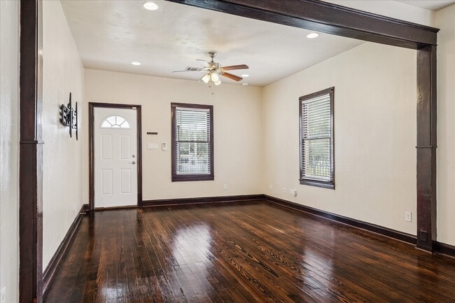 Photo - 345 W 22nd St
