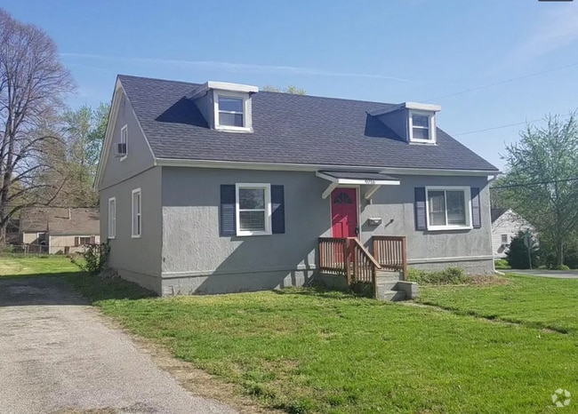 Building Photo - Charming 2-Story Home on Corner Lot in Ray...