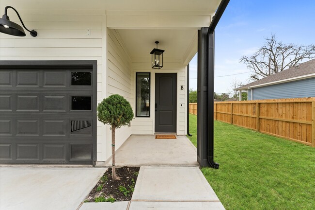 Photo - 6904 Covington Dr