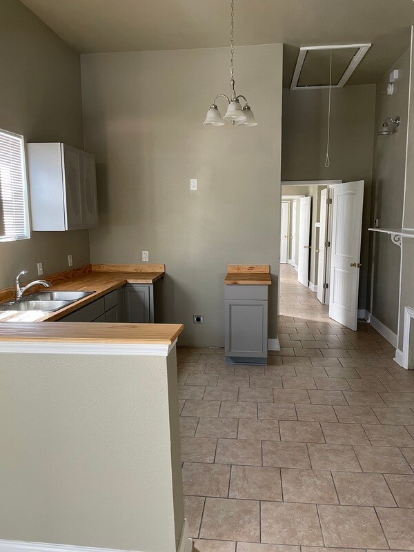 Photo - 2020 Franklin Ave Unit 2022