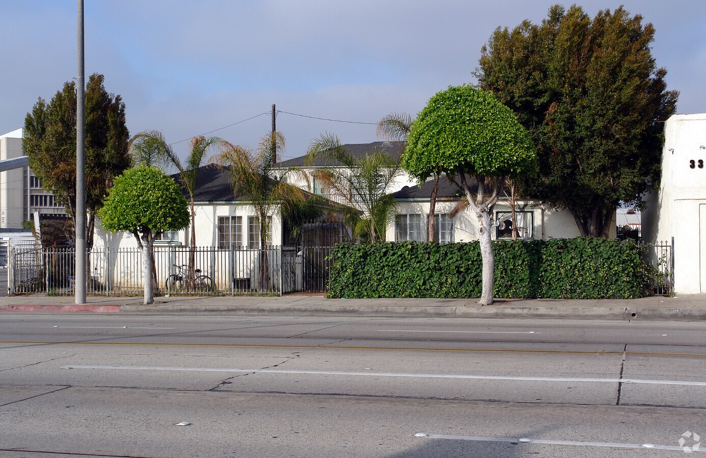 Photo - 325 N La Brea Ave