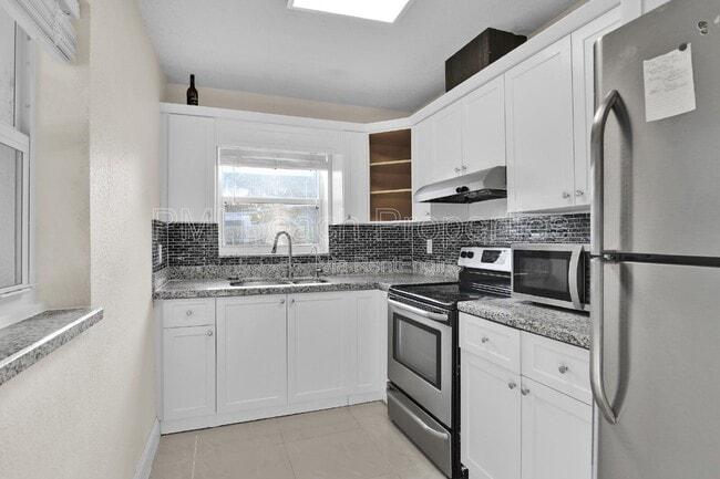 Photo - 1821 Montague St