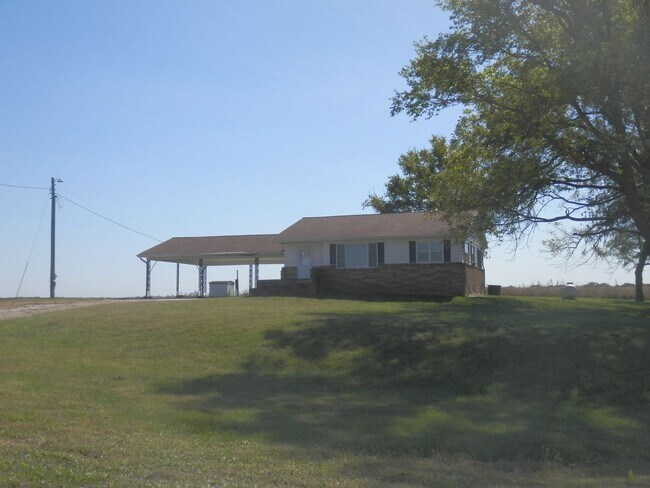 Photo - 3 Bed 2 Bath Farmhouse!
