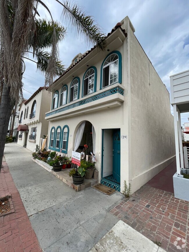 Building Photo - Live at the Beach in 1924 Charm! Rental