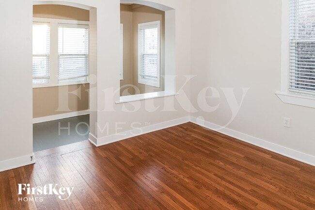 Photo - 3916 N Sawyer Ave