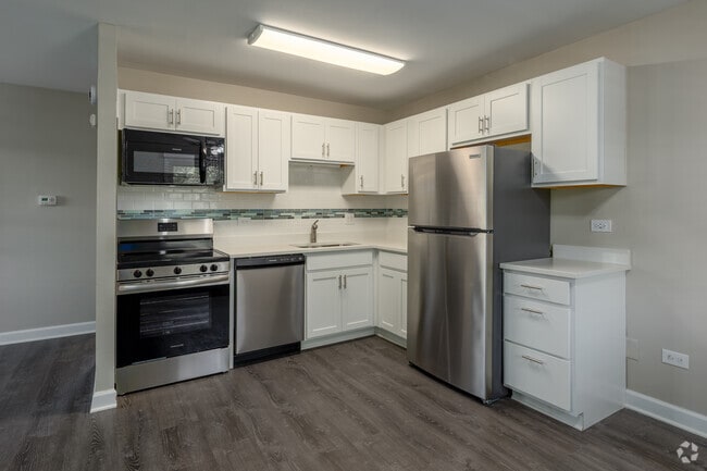 2BR, 1BA - 790SF - Kitchen