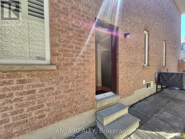 Photo - 742 Hammersly Blvd