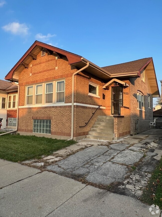 Building Photo - 1431 N Menard Ave Rental