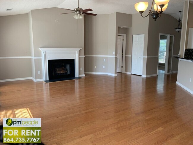 Photo - Comfortable 3/2 with Large Bonus Room in M...