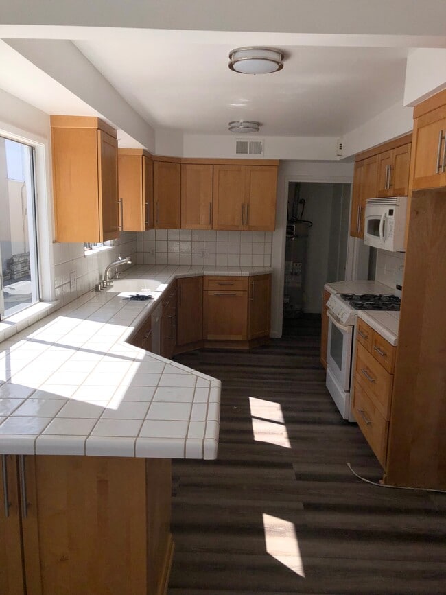 Building Photo - 1136 S Holt Ave Unit 3