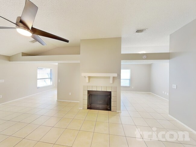 Photo - 470 N Sundance Dr