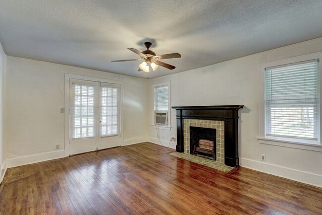 Photo - 1 Bed 1 Bath apartment in Okc close to Plaza District!