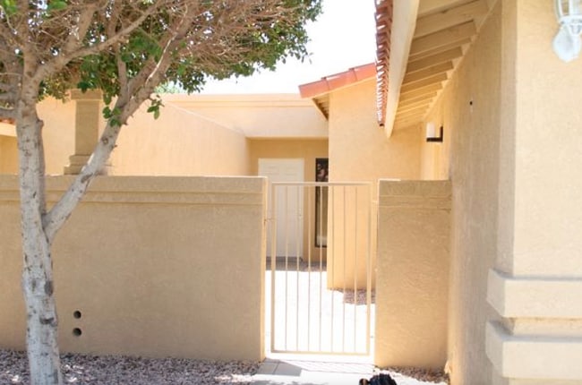 Building Photo - 33211 Navajo Trl Rental