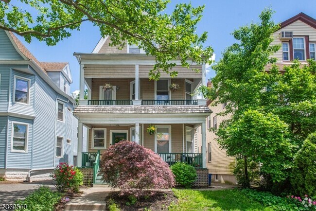 Building Photo - 165 Hillside Ave Unit 3 Rental