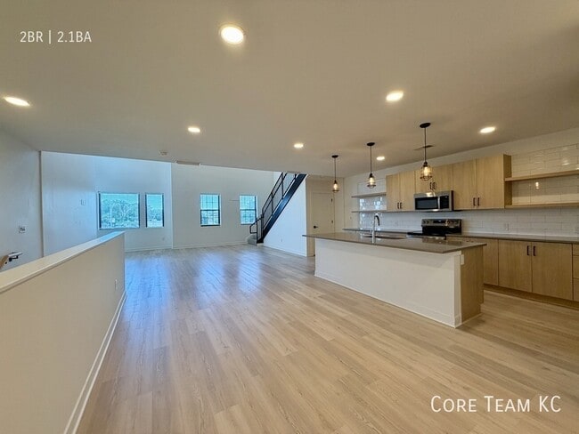 Photo - 2913 N Oak Trafficway