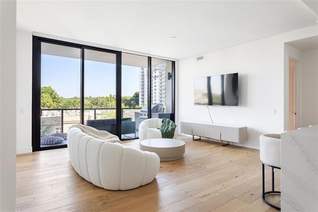 Photo - 2425 Peachtree Rd NE Unit 612