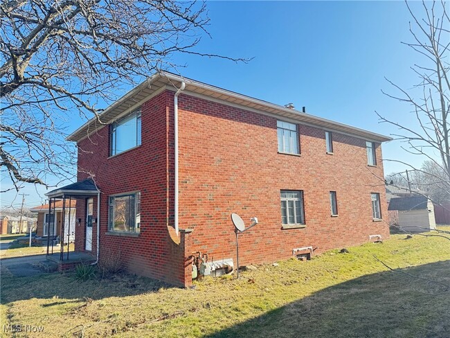 Building Photo - 463 Treeside Dr Unit 465(up) Rental
