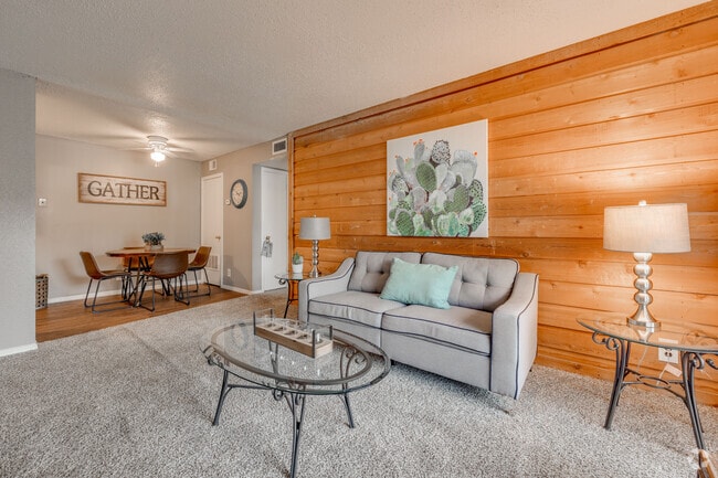 1BR, 1BA - 700SF
